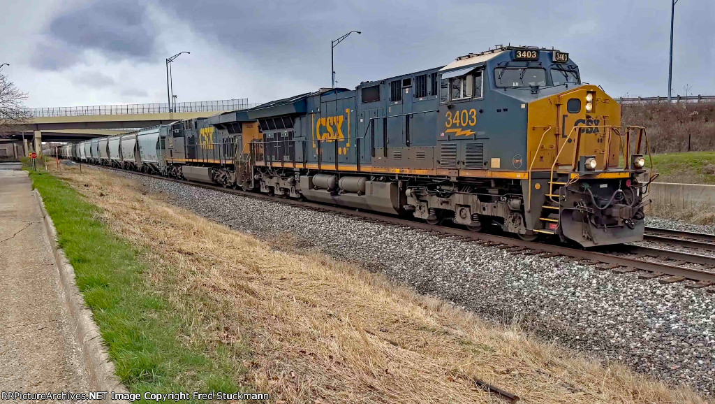CSX 3403 leads B454.